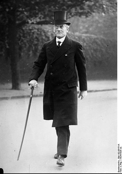 423px-Bundesarchiv_Bild_102-00151A,_Joseph_Austen_Chamberlain
