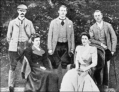 Chamberlain-family-group-Joseph-Austen-and-Neville