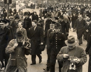 Hugh-Gaitskell-1951-budget-processio_466