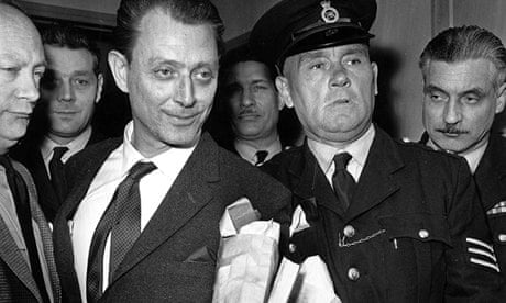 Stephen-Ward-leaves-Londo-009